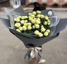 Букет Белые кустовые розы Солинеро в Благодарном